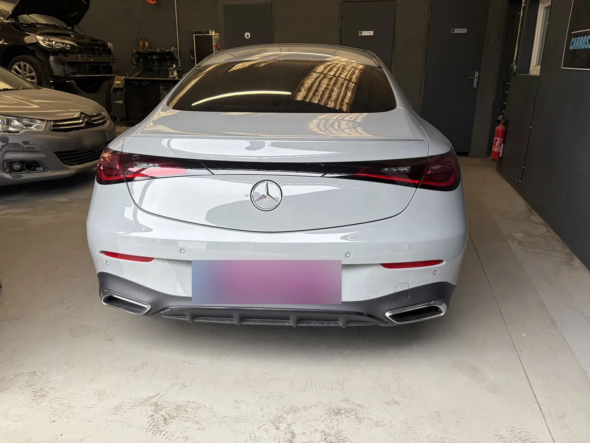Arrière du Mercedes CLE