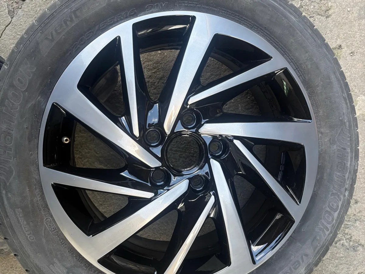 Jante alu Volkswagen noire et alu brillant, vue de face